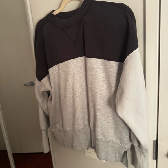 ABERCROMBIE soft AF collection grey varsity sweatshirt - Picture 5 of 6